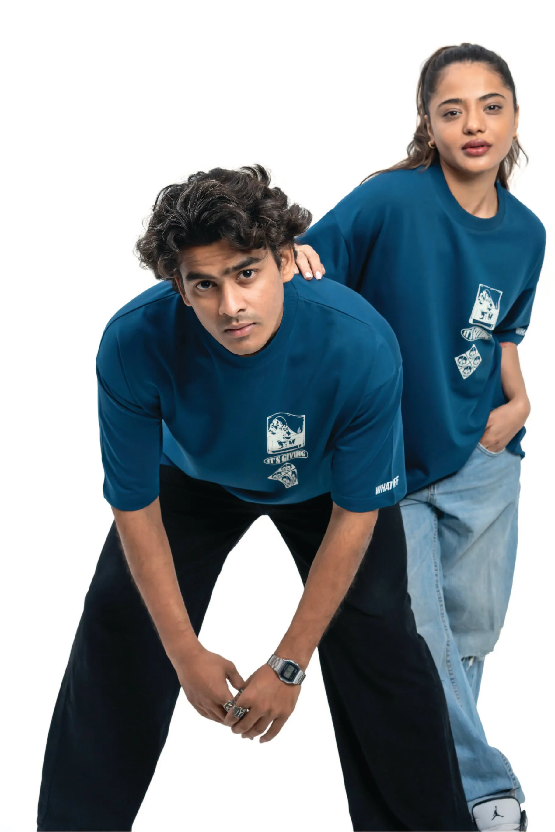 It's Giving oversized T-shirts