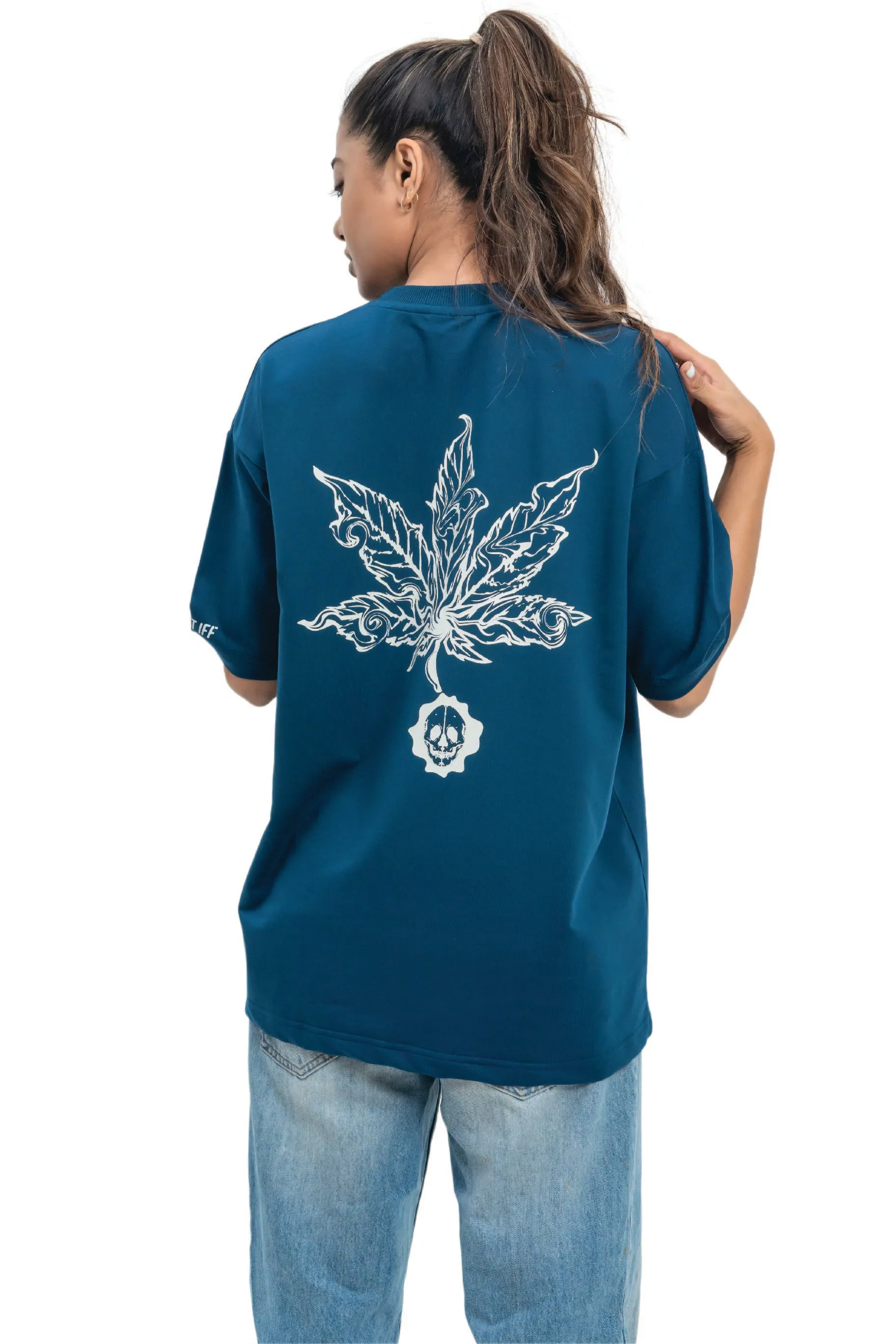 It's Giving oversized T-shirts