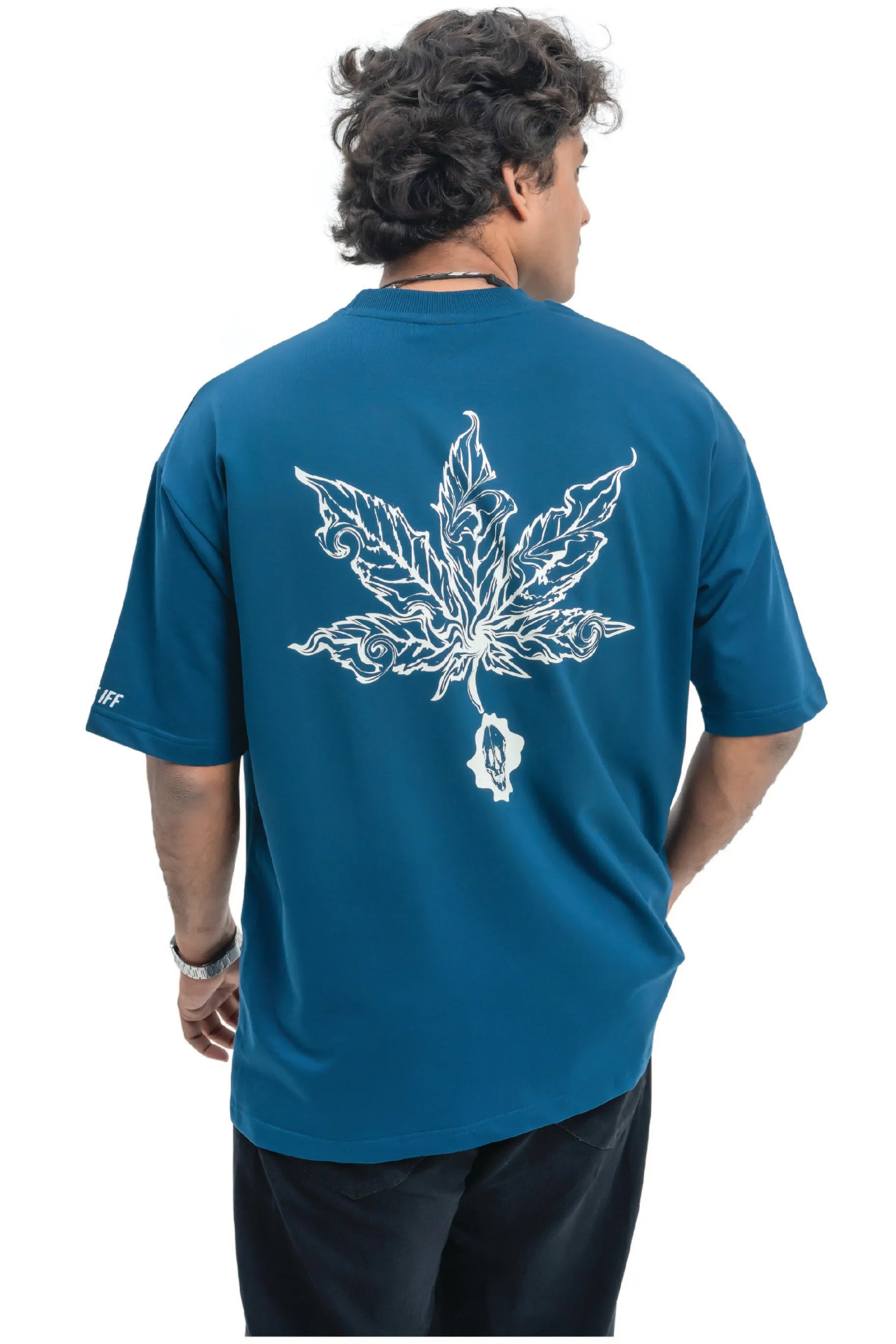 It's Giving oversized T-shirts
