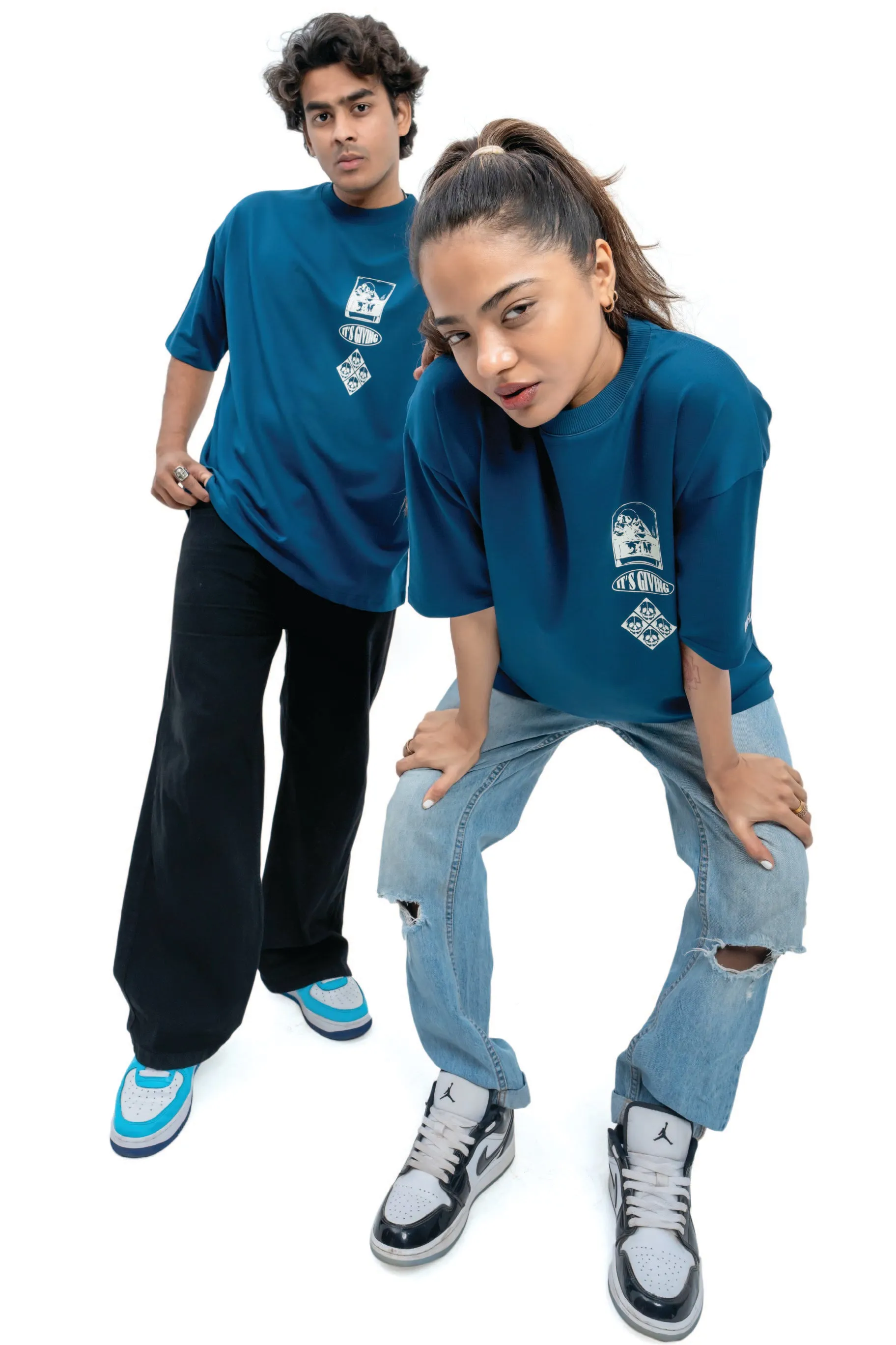 It's Giving oversized T-shirts