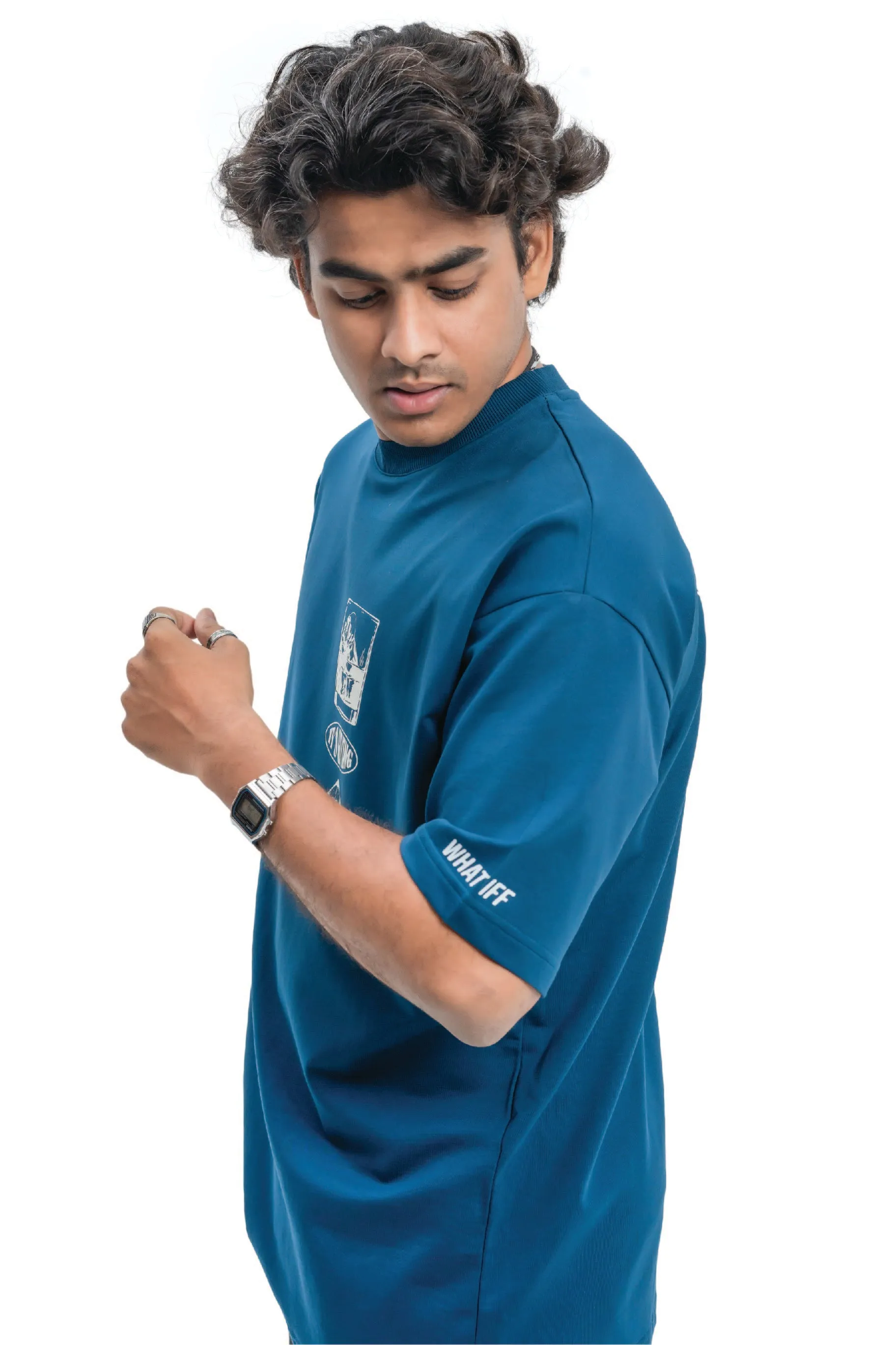 It's Giving oversized T-shirts