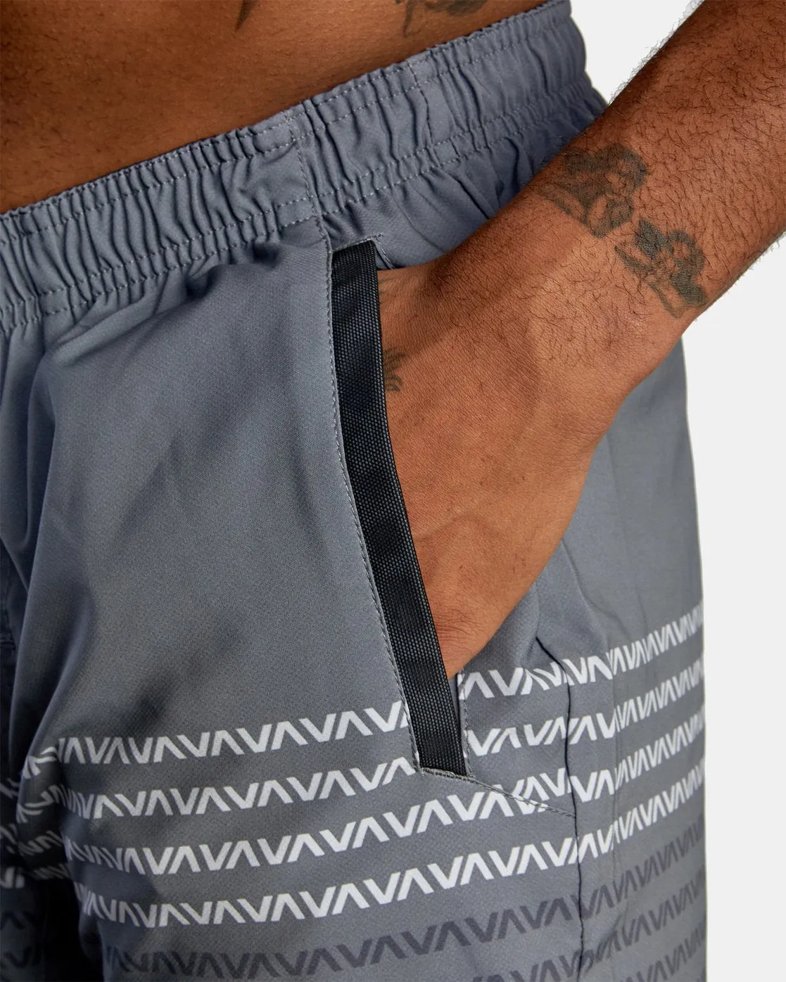 Yogger Stretch 17" Athletic Shorts - Va Stripe Smoke
