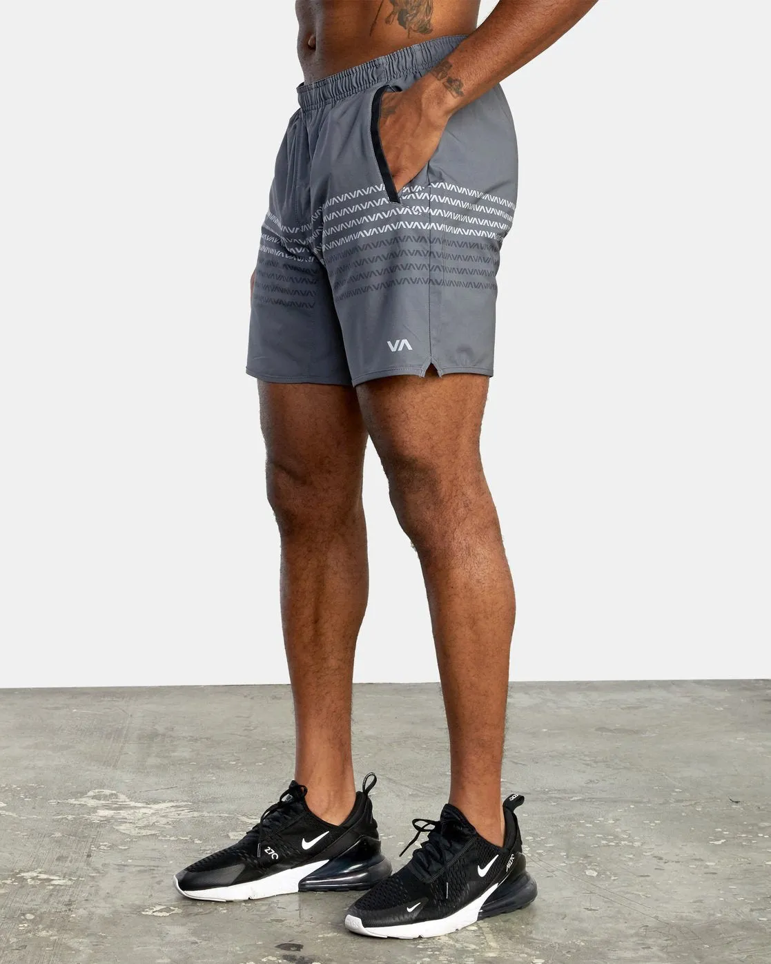 Yogger Stretch 17" Athletic Shorts - Va Stripe Smoke