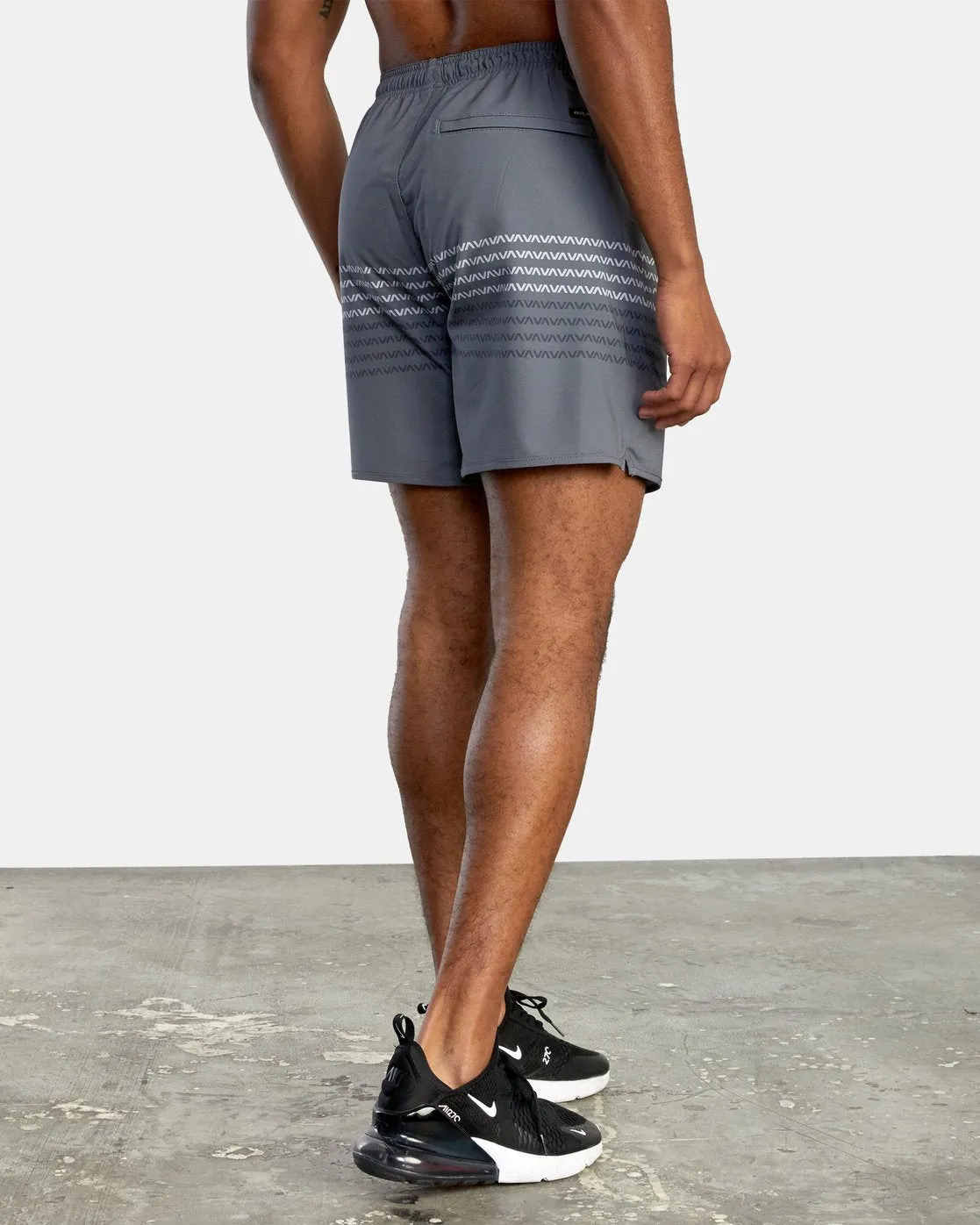 Yogger Stretch 17" Athletic Shorts - Va Stripe Smoke